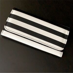 Kut from the Kloth Slim Striped Trifold Wallet Black/White 
| Size: 7.5" x 4.5"